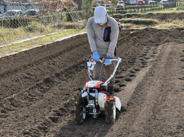 2024年10月31日(木)の作業記録 (トラクター耕耘作業、わけぎ・二十日大根予定地にマルチ張り作業、小型耕運機納品、ネギ管理機の不調を見て貰いました)